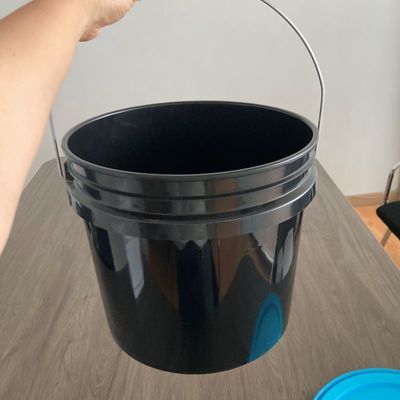 2 Gallonen 4 Gallonen Plastikbehälter mit Wärmeübertragungsdruck und leicht zu öffnendem Deckel
