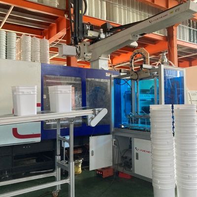 5 kg Plastikbehälter und 5 L roter Plastikbehälter für chemische Flüssigkeit