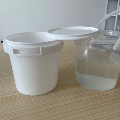 Personalisieren Sie Ihre Verpackung mit 2L runden Plastikbehältern und manipulationssicherem Griff