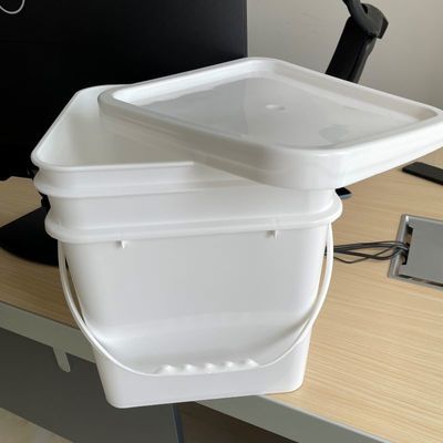 Anpassbarer 15L Quadrat Plastikbehälter mit Druckgriff und Zubehör