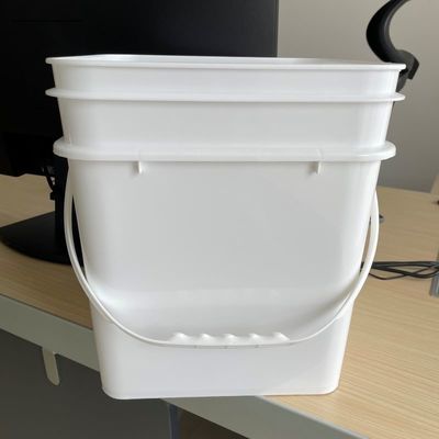 Anpassbarer 15L Quadrat Plastikbehälter mit Druckgriff und Zubehör