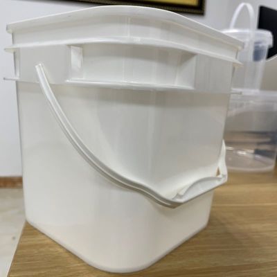 1 Gallone 2 Gallone 4 Gallone 5 Gallone Quadrat PP Kunststoff Eimer mit Deckel Druck Seidenbildschirm