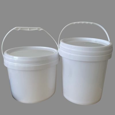Runde oder quadratische 5L Plastikbehälter mit Eisengriff