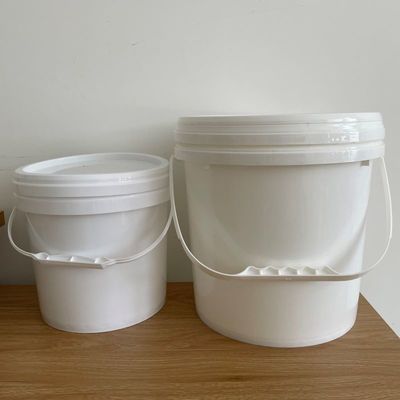 Runde oder quadratische 5L Plastikbehälter mit Eisengriff