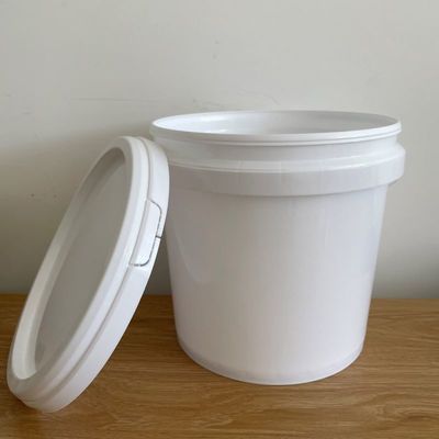 Runde oder quadratische 5L Plastikbehälter mit Eisengriff
