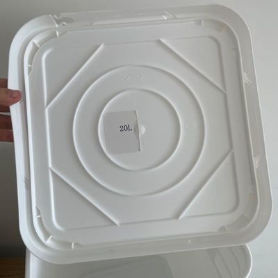 2L, 4L, 5L, 8L, 10L, 15L, 18L, 20L Quadratbehälter aus Kunststoff mit Seidenbilddruck