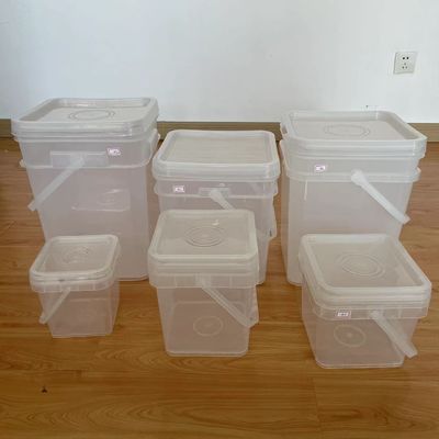 Einfach aus Plastik gefertigt.