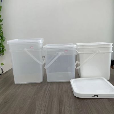 Einfach aus Plastik gefertigt.
